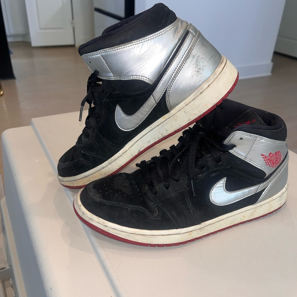 Nike Men's Black and Silver Sneakers with Red Accents